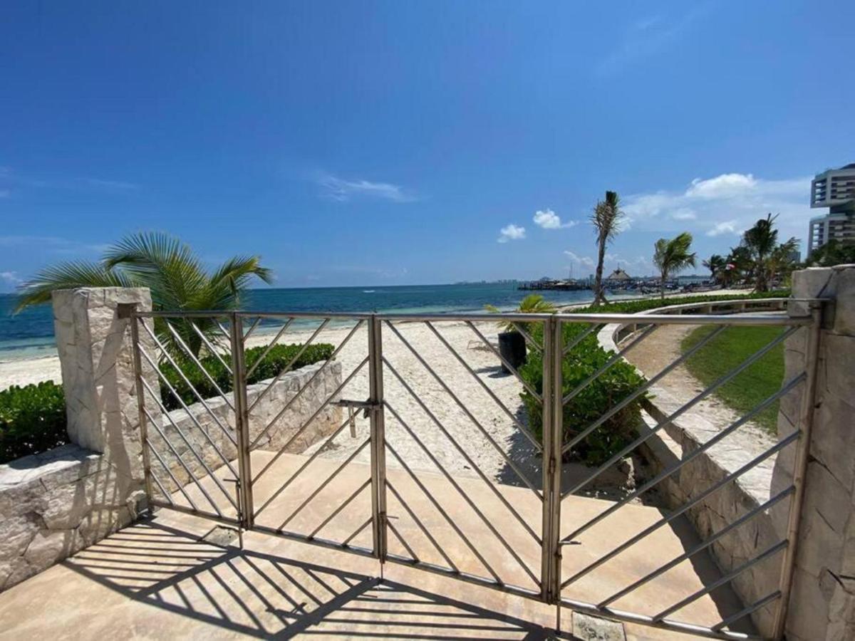 Beachfront Luxury Apartments Κανκούν Εξωτερικό φωτογραφία